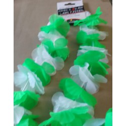 Collier de fleurs vertes et...